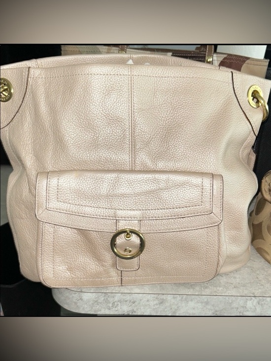 Coach Handbags - 👑Coach Cream ✨Shoulder Bag with Gold Accents✨